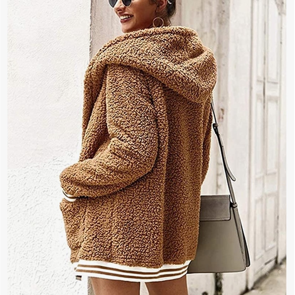 Women’s oversized boyfriend fit sherpa Teddy cardigan jacket. Fall coat